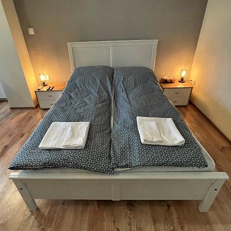 Hanna Apartman Debrecen Esterno foto