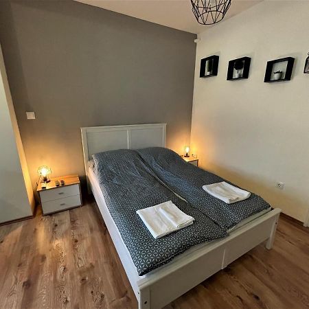 Hanna Apartman Debrecen Esterno foto